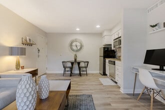 The Spoke Savannah in Savannah, GA - Foto de edificio - Building Photo