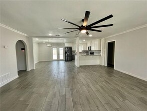 3353 Tiger Ln in Corpus Christi, TX - Building Photo - Building Photo