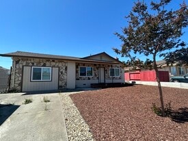 1525 James St in Fairfield, CA - Building Photo