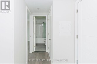 11-511 Walmer Rd in Toronto, ON - Building Photo - Building Photo