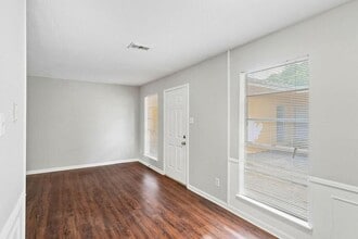 932 7th Ave N in Texas City, TX - Building Photo - Building Photo