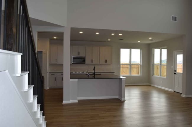 201 Chickasaw Ln in Hutto, TX - Foto de edificio - Building Photo