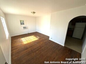 211 Preston Ave in San Antonio, TX - Building Photo - Building Photo