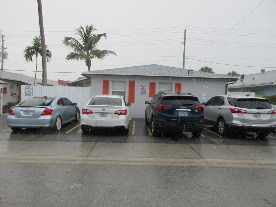 1415 N J St in Lake Worth Beach, FL - Building Photo