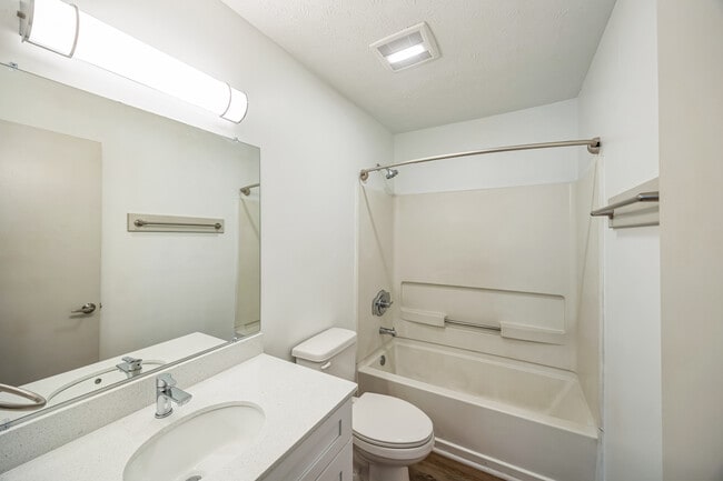 Lakota Pointe Townhomes in Liberty Township, OH - Building Photo - Building Photo