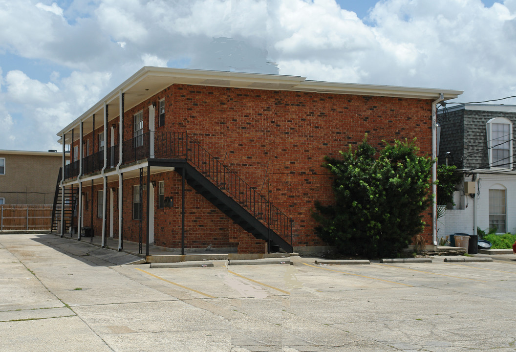 3013 Lake Villa Dr in Metairie, LA - Building Photo