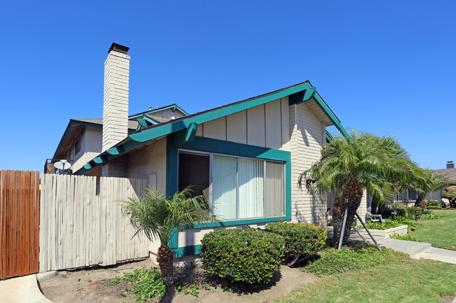 7311 Toulouse Dr in Huntington Beach, CA - Building Photo - Building Photo