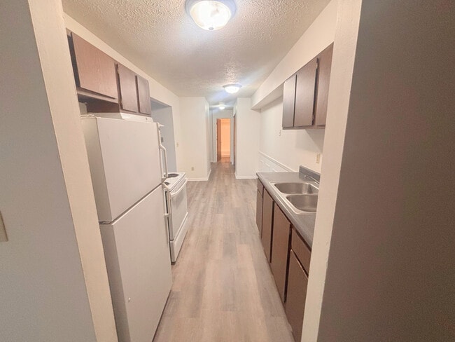 Blue Spruce Apartments in Lansing, MI - Foto de edificio - Building Photo