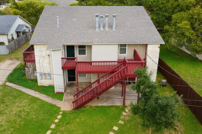 823 Taulbee Ln in Austin, TX - Building Photo - Building Photo