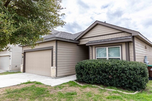 9122 Vondel Park in Converse, TX - Building Photo - Building Photo