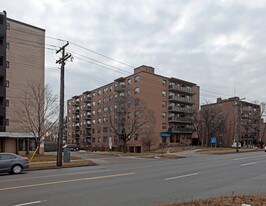 821 Kennedy Rd in Toronto, ON - Building Photo