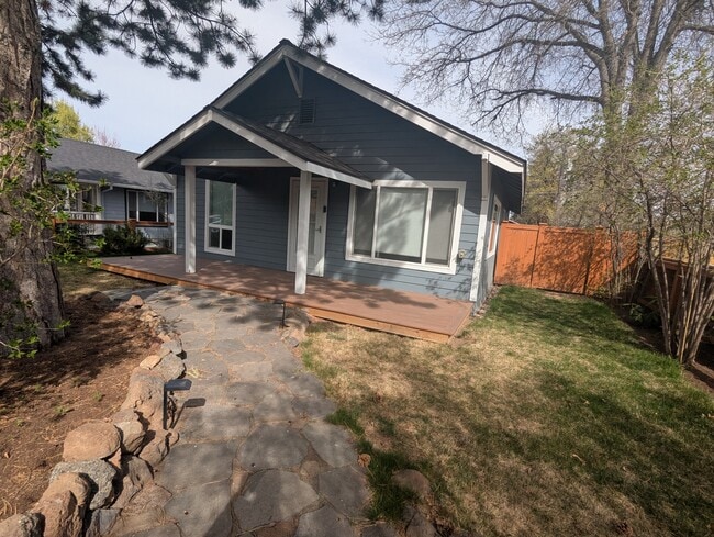 402 NW 12th St in Bend, OR - Building Photo - Building Photo