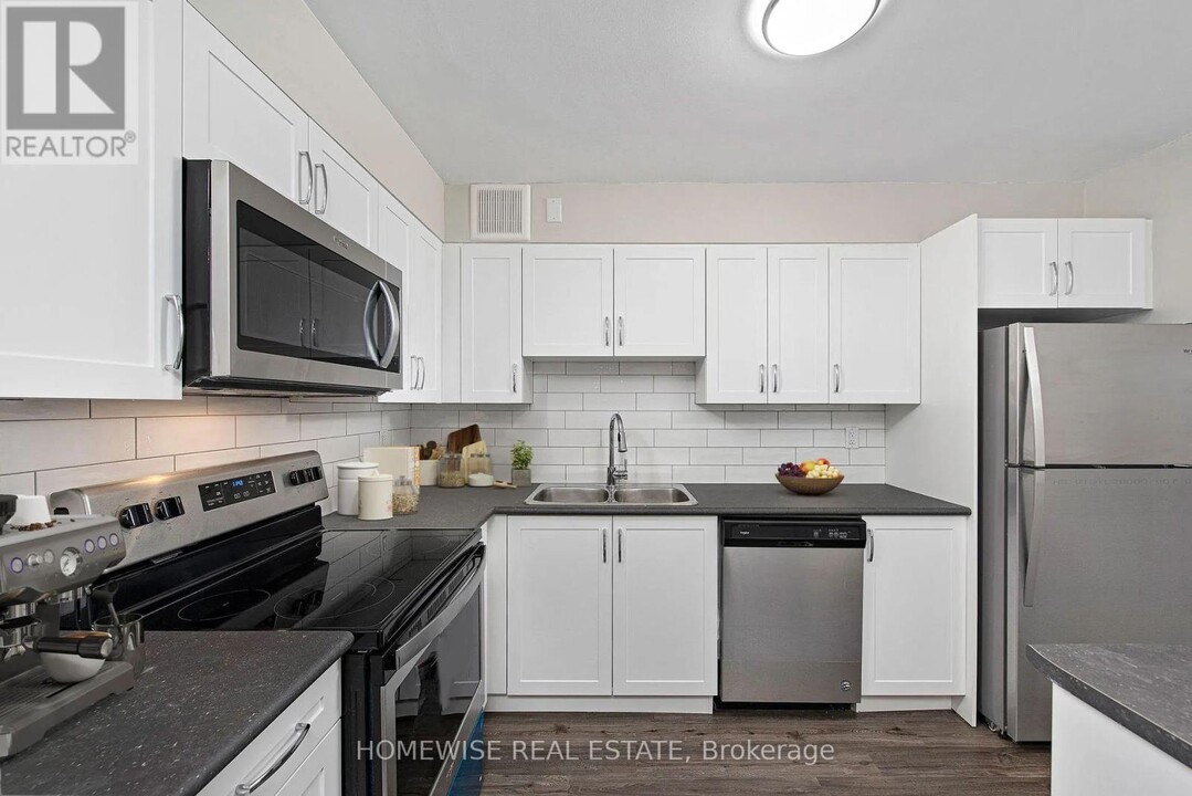 207-207 Morningside Ave in Toronto, ON - Building Photo