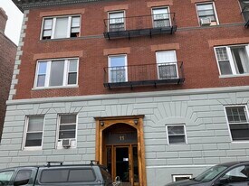 11 Aberdeen St in Boston, MA - Building Photo