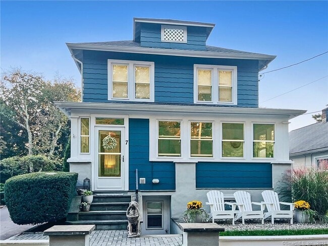 property at 7 Triangle St