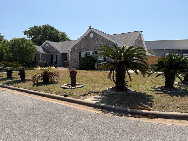 property at 5525 Swan Dr