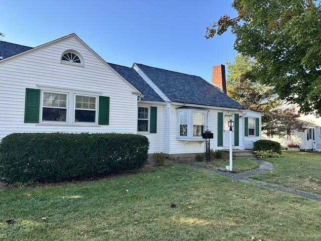 32 Maplewood St in Old Saybrook, CT - Building Photo - Building Photo