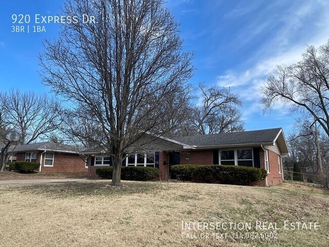 920 Express Dr in Belleville, IL - Building Photo - Building Photo