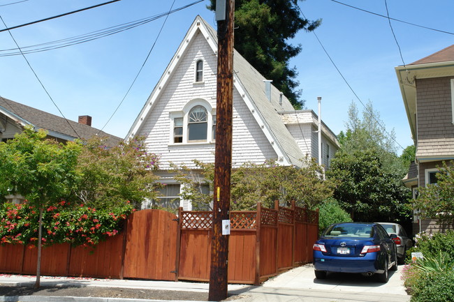 2223 Ward St in Berkeley, CA - Building Photo - Building Photo