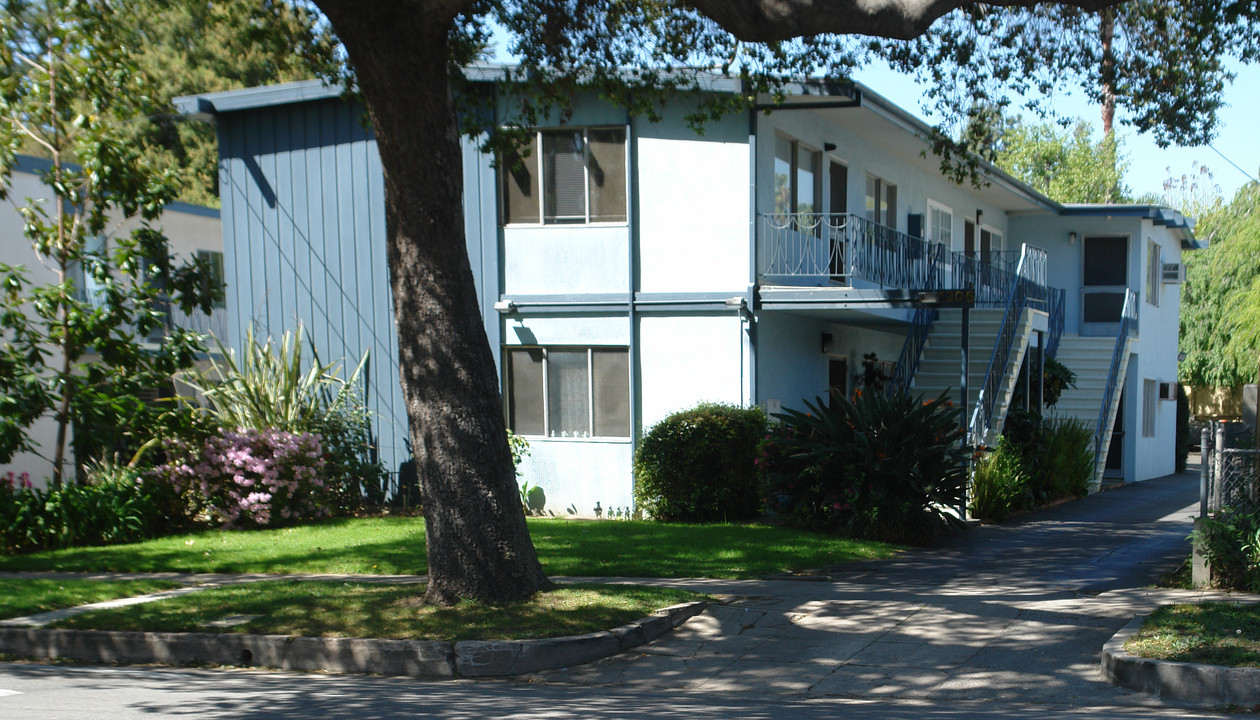 1305 Hudson Ave in Pasadena, CA - Foto de edificio