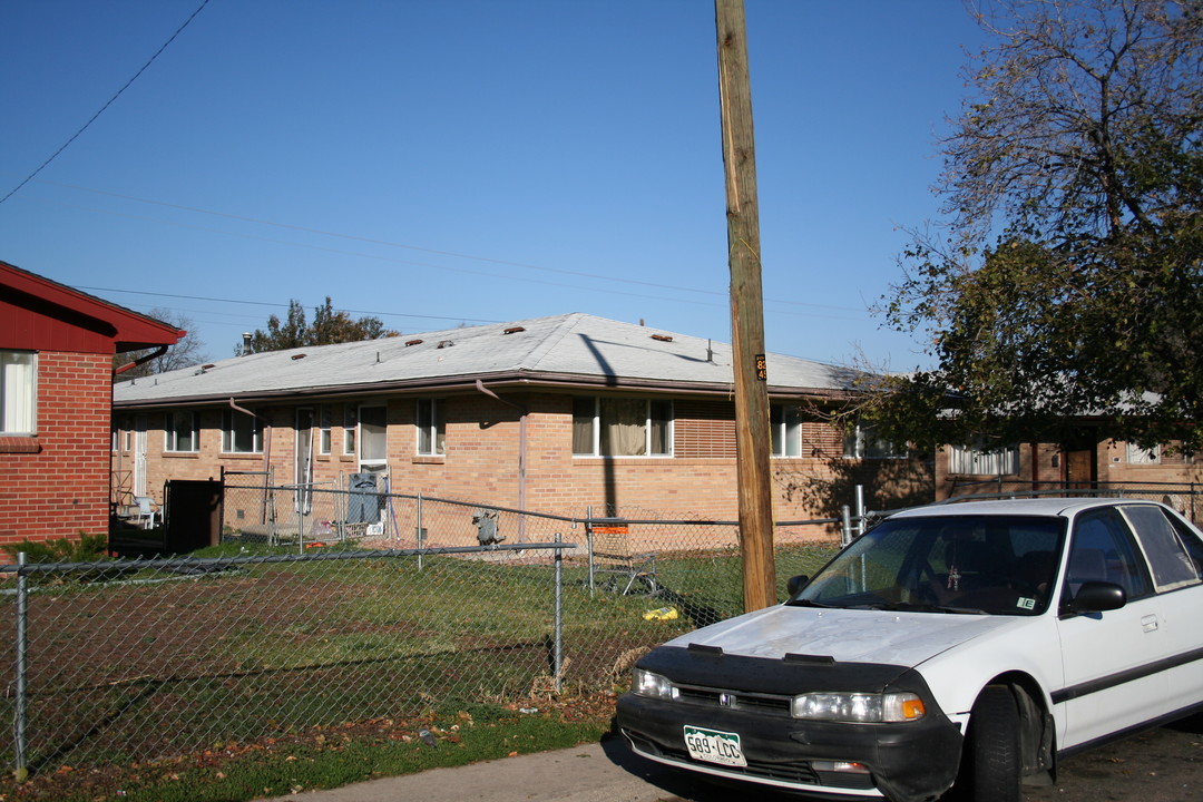 1755 Chester St in Aurora, CO - Foto de edificio