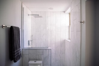 3925 W Eddy St, Unit Coach House in Chicago, IL - Foto de edificio - Building Photo