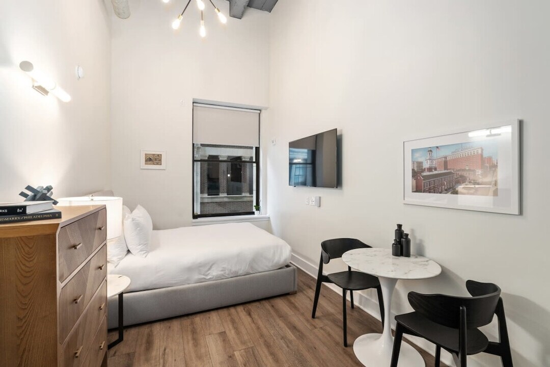 150 S Independence Mall W in Philadelphia, PA - Building Photo