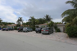 1336-1342 Holly Heights Dr in Fort Lauderdale, FL - Building Photo - Building Photo