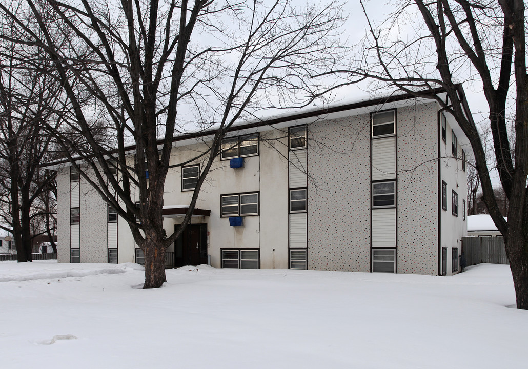 5770 2 1/2 St NE in Fridley, MN - Building Photo