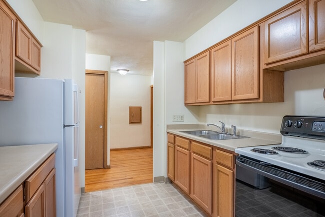 Middleton Lakeview Apartments in Middleton, WI - Building Photo - Interior Photo