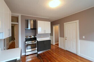 21 Granite St, Unit 2 in Somerville, MA - Foto de edificio - Building Photo