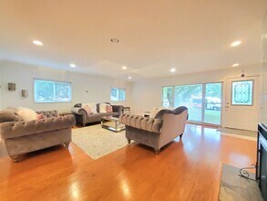 7010 Leesville Blvd in Springfield, VA - Building Photo - Building Photo