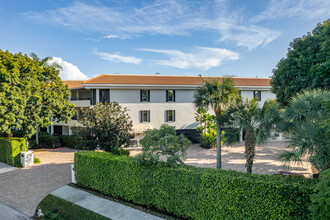 Royal Cove in Naples, FL - Building Photo - Building Photo