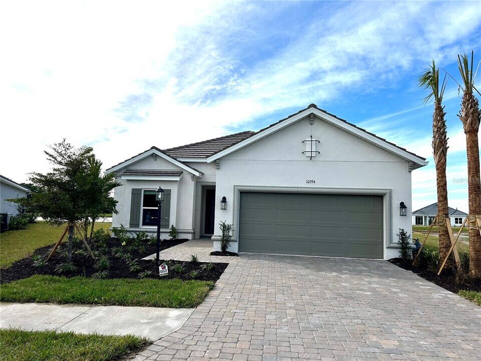 10394 Morning Mist Ln in Sarasota, FL - Building Photo