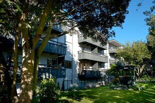 Shalamar Apartments in Victoria, BC - Building Photo