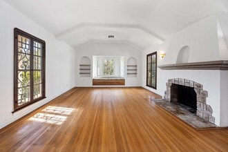 166 N Arnaz Dr in Beverly Hills, CA - Building Photo - Building Photo