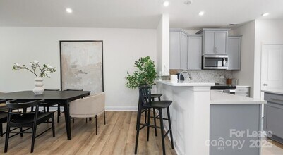 2635 W Trade St in Charlotte, NC - Foto de edificio - Building Photo