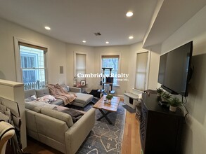 107 Museum St, Unit 1 in Cambridge, MA - Building Photo - Building Photo
