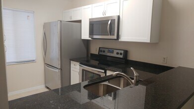 5857 Rattlesnake Hammock Rd, Unit AugustaWoods202 in Naples, FL - Building Photo - Building Photo