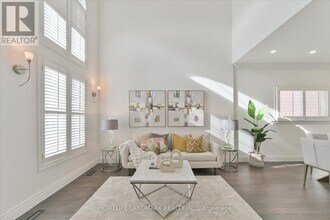 27 Alpine Crescent in Richmond Hill, ON - Building Photo - Building Photo