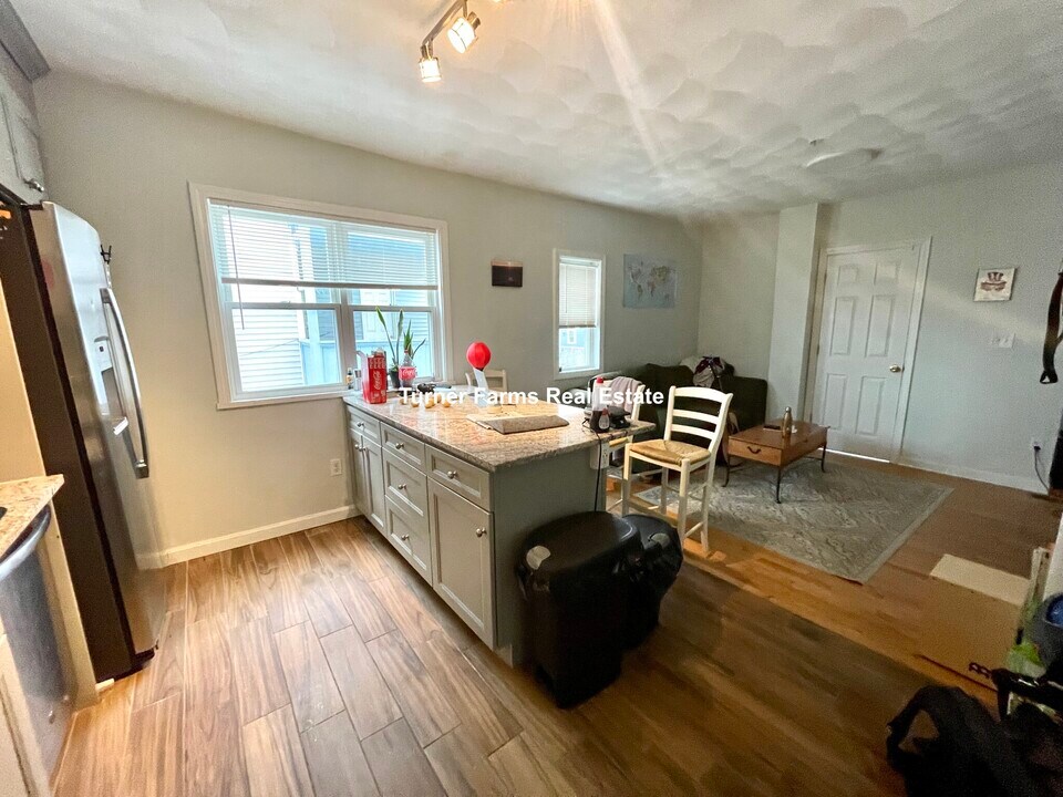 50 Derby St, Unit 2 in Somerville, MA - Foto de edificio