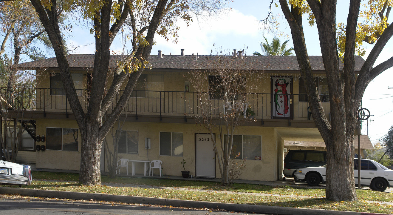 2250-2254 O St in Merced, CA - Foto de edificio