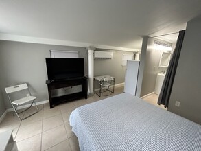 6313 SW 18th St, Unit 1 in Miramar, FL - Foto de edificio - Building Photo