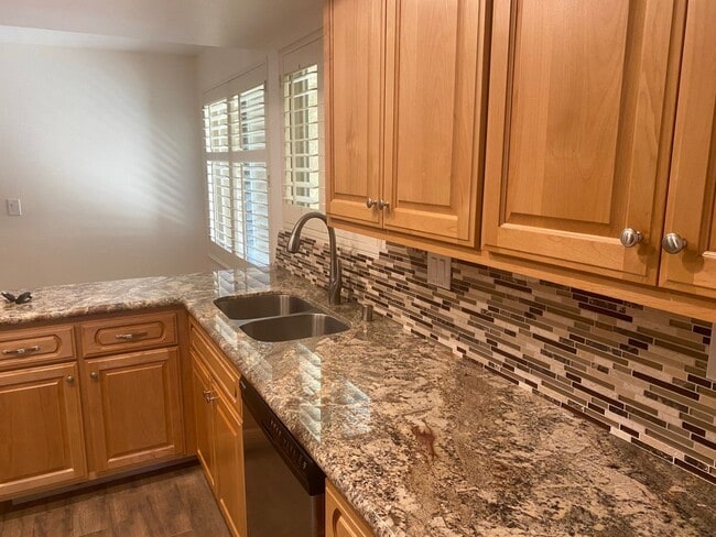 37118 Village 37 in Camarillo, CA - Foto de edificio - Building Photo