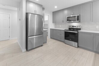 1439 Cherniak Way SW in Edmonton, AB - Building Photo - Building Photo