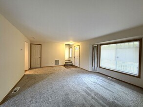11404 33rd St NE in Lake Stevens, WA - Building Photo - Building Photo