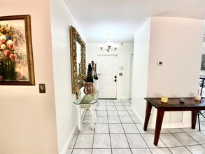 10742 NW 26th St in Sunrise, FL - Foto de edificio - Building Photo