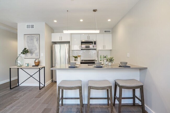242 Hanover St, Unit 2 in Boston, MA - Building Photo - Building Photo