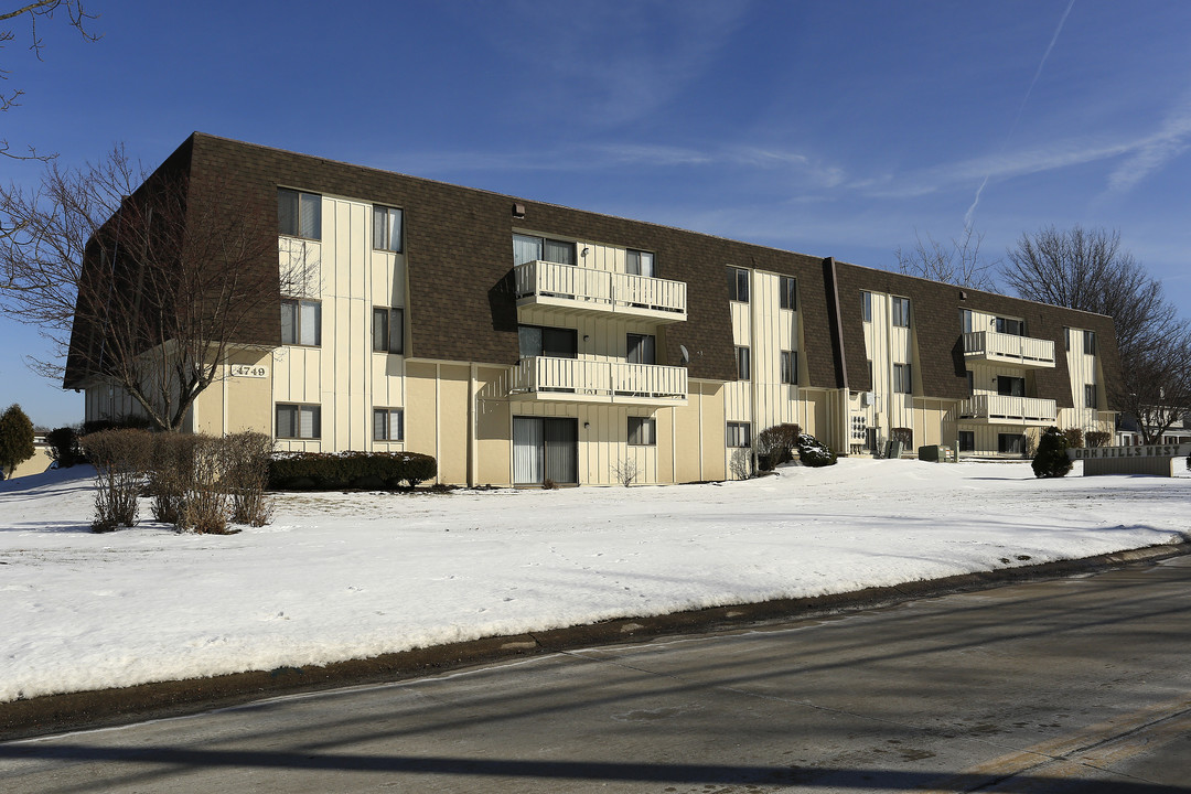 Oak Hills West Apartments in Lorain, OH - Building Photo