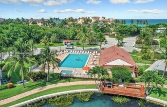 4484 NE Ocean Blvd in Jensen Beach, FL - Building Photo - Building Photo